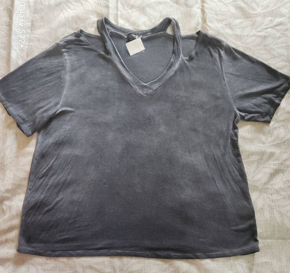 E7 NYTT washed charcoal gray short sleeve knit  t-shirt with cut out at shoulder